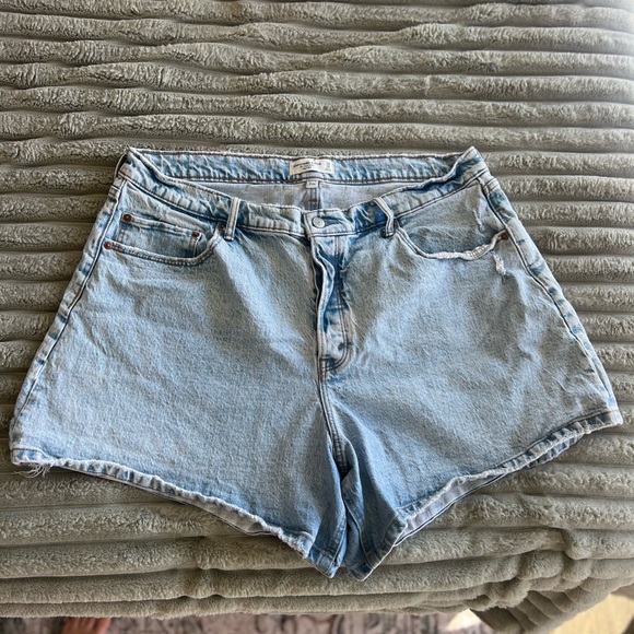 Abercrombie & Fitch Light Wash Jean Shorts - Picture 1 of 5